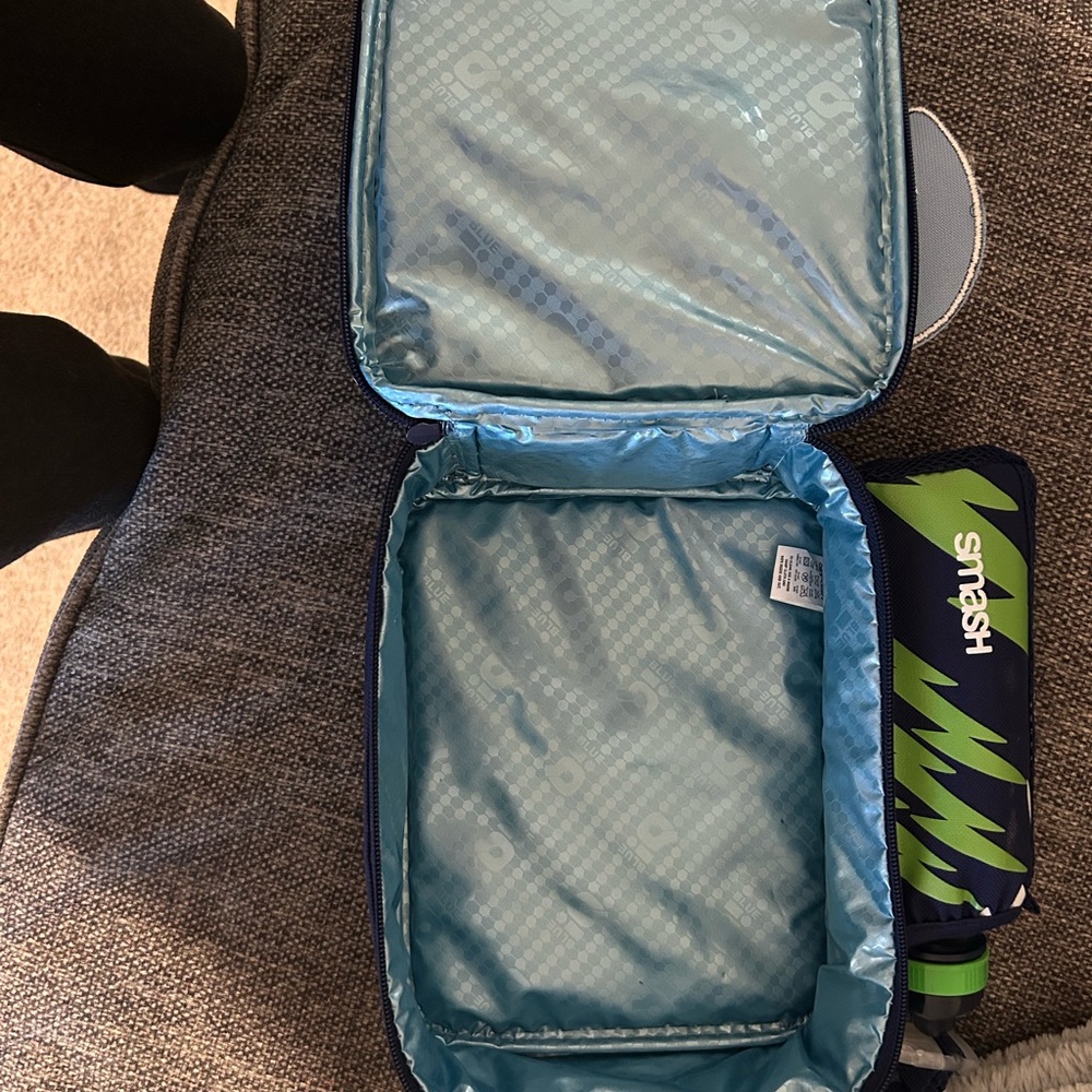 Smash Wolf Lunch Bag with Water Bottle - Picture 2 of 6